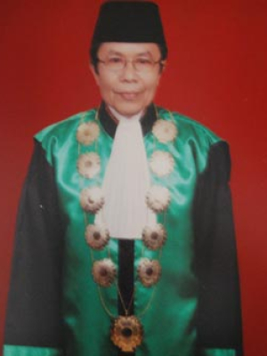 Drs. H. M. JUZMI HAKIM S.H. (2002 - 2005)